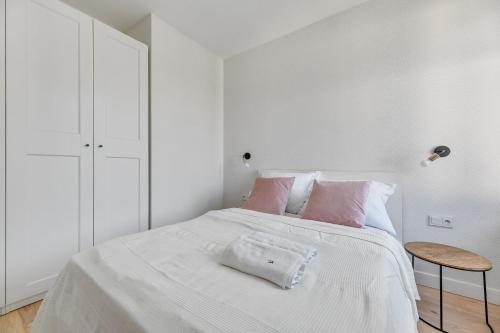 One-Bedroom Apartment image 3