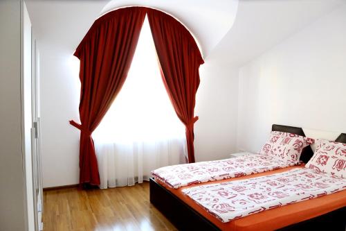 One-Bedroom Apartment image 7