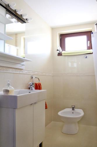 One-Bedroom Apartment image 8