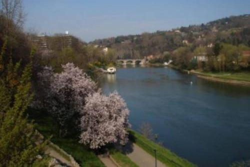 Elegante, signorile bilocale lungo il fiume Po