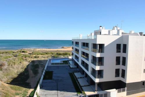 Pinada Beach IV new & comfort. apartment, 1st line to the beach, sunterrace+pool