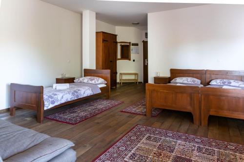 Hotel Lug Room Type - Deluxe Triple Room