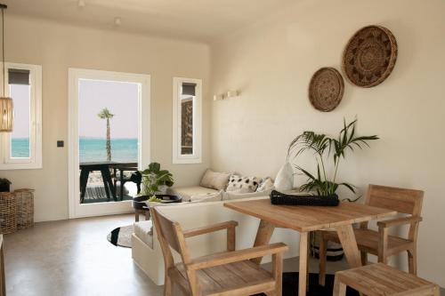 balkon/terras, Seesoo Paros Beachfront Luxury Hideaway in Paros Island