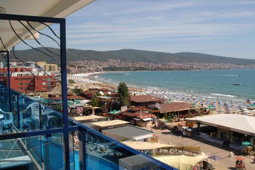 Hotel Glarus Beach& Aqua Park – Sunny Beach, WY