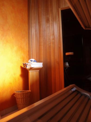 Hotel Ambassade - image 5