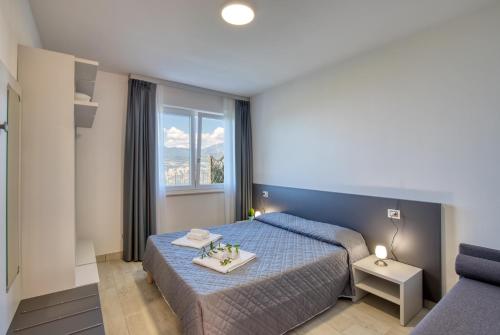2 bedrooms, 3 beds