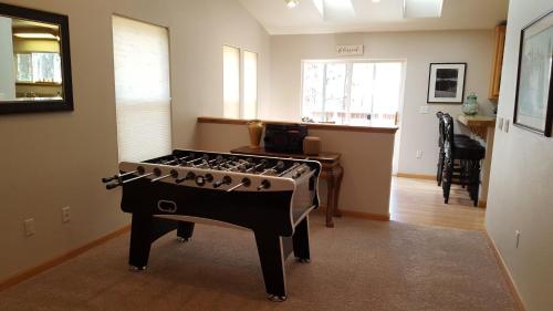 Pet FriendlyClose to Heavenly with Hot Tub - image 10