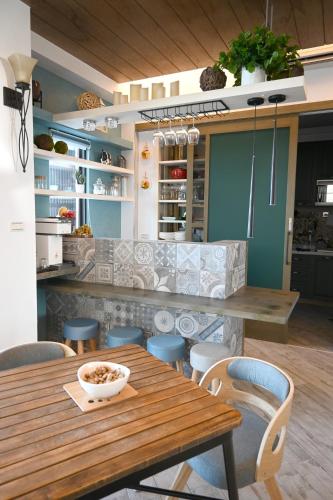 Exterior view, Punghu villa near Whale Cave