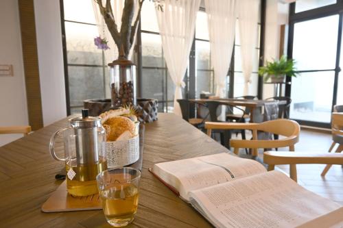 Exterior view, Punghu villa near Whale Cave