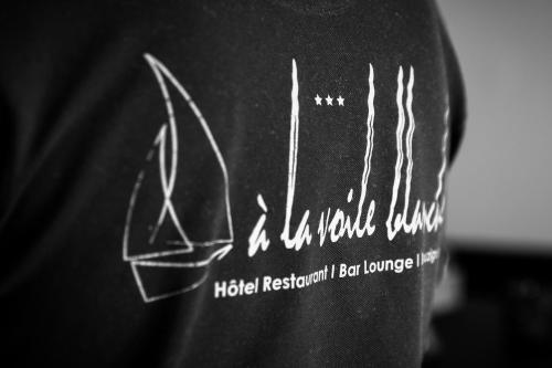 A La Voile Blanche - image 9