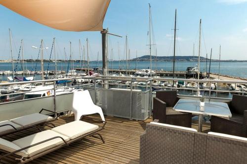 A la Voile Blanche