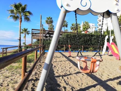สนามเด็กเล่น, Apartamento MAR AZUL, primera línea de playa (Apartamento MAR AZUL, primera linea de playa) in กาลาอองดา