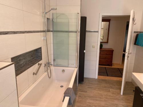 3-Room Karl-Heine - image 4
