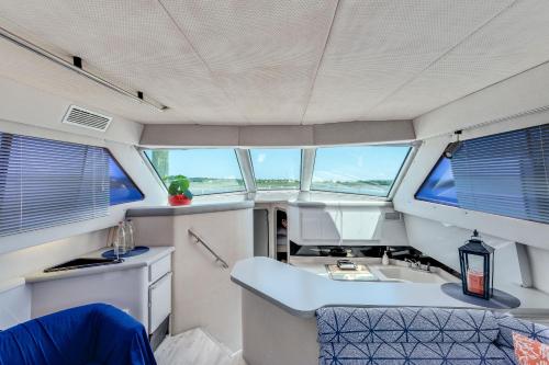 Infinity Yacht in Downtown St Augustine thumb 3