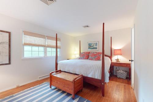 Hamptons Beach House Perfection - image 8