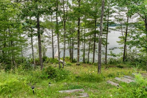 Mitten Lake Retreat - main image