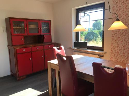 bucătărie, Ferienhaus bei Lauingen, mit Sauna und Gartenlounge in Lauingen (Donau)