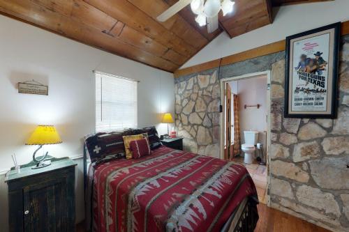 Retro Western Bunkhouse - image 8