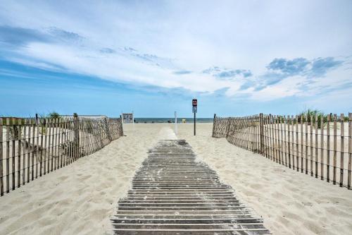 Luxe Historic Beach Condo Walk to Atlantic Coast! - main image