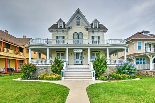Luxe Historic Beach Condo Walk to Atlantic Coast! - image 2