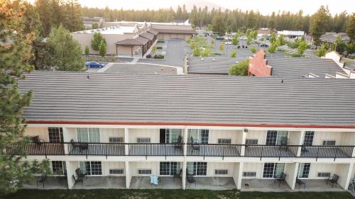 Sisters Inn & Suites Sisters Inn and Suites is conveniently located in the popular Sisters area. The property offers guests a range of services and amenities designed to provide comfort and convenience. Take advantage of 