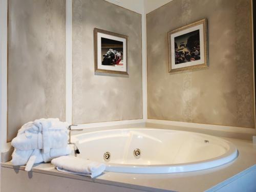 Comfort Double Room with Hot Tub  Costa Esmeralda Suites 23