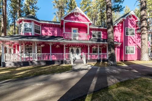 Apples Bed and Breakfast Inn in Big Bear Lake, USA