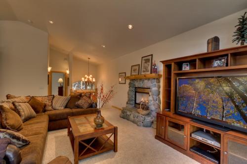Private Hot Tub Close to Tahoe's Famous Beaches - main image