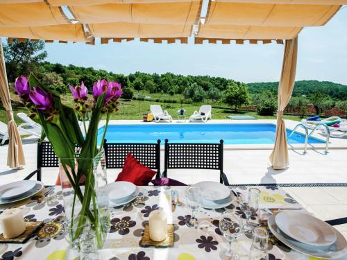 Attractive Villa in Sorici with Swimming Pool - Accommodation - Šorići