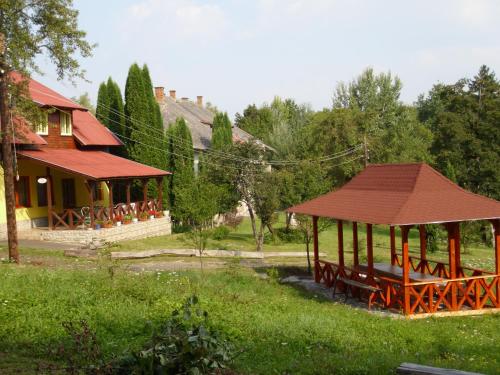 Skats, Vila Roseta in Carbunari