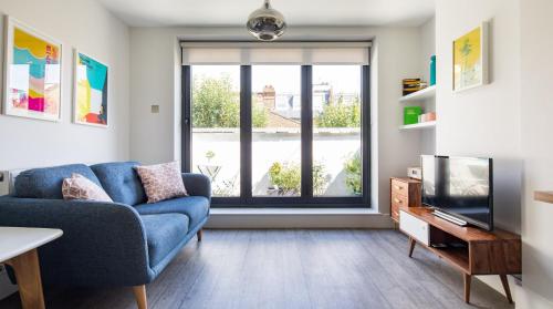 Plum Guide - Pop Slate, Parsons Green, London