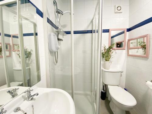 Bathroom, Sundial Stays Kendal in Kendal Romney