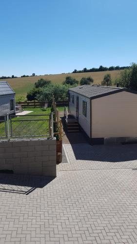 2 bedrooms, 3 beds