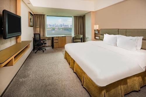 Holiday Inn Wuhan Riverside