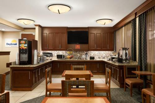 صالة مشتركة/ منطقة التلفزيون, دايز إن باي ويندام لاس كروسيز (Days Inn by Wyndham Las Cruces) in لاس كروكس