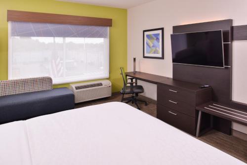 Holiday Inn Express & Suites - Mall of America - MSP Airport an IHG Hotel - image 8