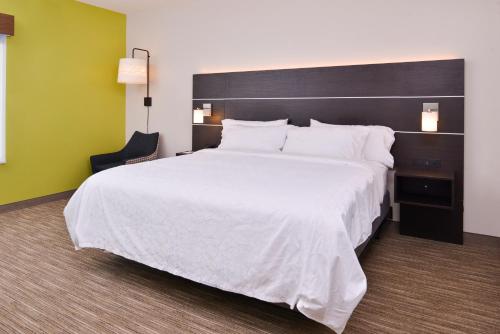 Holiday Inn Express & Suites - Mall of America - MSP Airport, an IHG Hotel