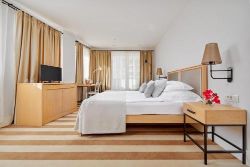 Hotel Budva - image 4