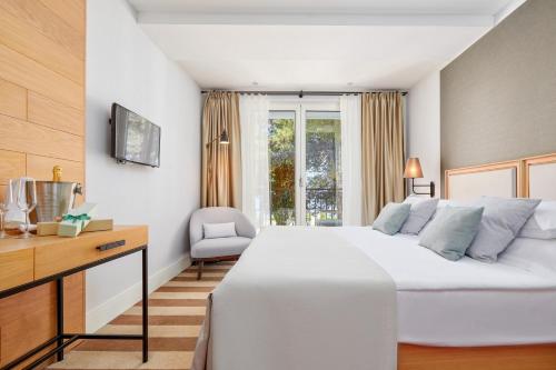 Hotel Budva Hotel Budva is conveniently located in the popular Budva area. The hotel offers a wide range of amenities and perks to ensure you have a great time. Facilities like 24-hour front desk, luggage storage