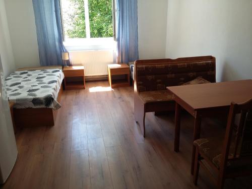 5 twin beds