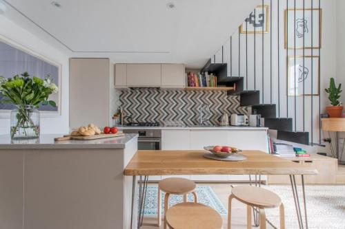 Plum Guide - Summerson, Earls Court, London