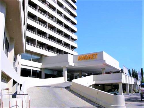 Angket condominium fully furnished 14th floor studio apartment - image 5