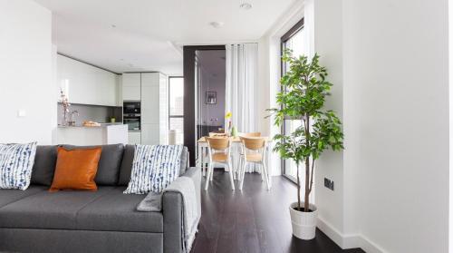 Plum Guide - Watch And Fern, Pimlico, London