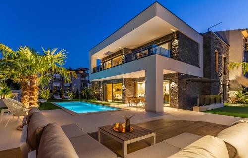 Superb Design Villa Medulin - Accommodation