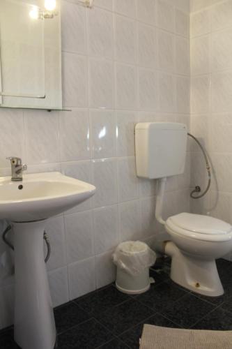 Germanos Studios, Като-Лутраки (фото 8)