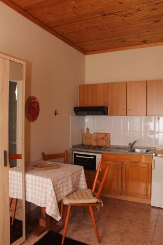 Germanos Studios, Като-Лутраки (фото 4)