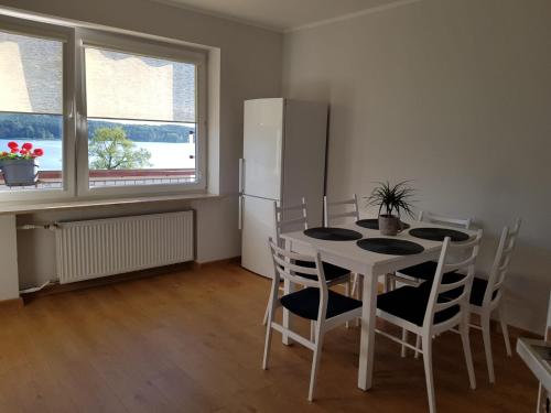 Apartament Aleksandra we Wielu z widokiem na jezioro