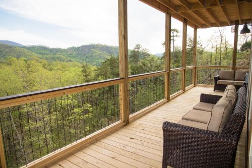 Copper Fox Cabin Home - image 2