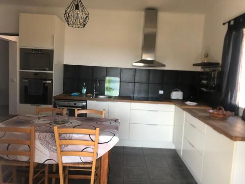 Haut de villa avec superbe vue sur le mont Gozzi gîte à louer Mandriolo