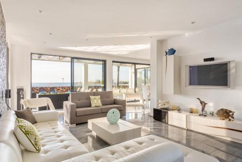 Sea View - image 8